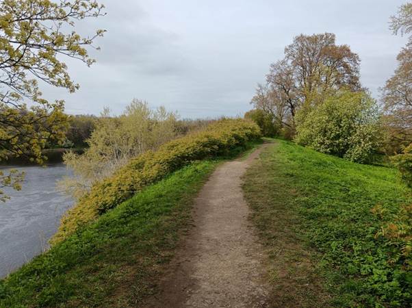 Крепость Ям сегодня. Вид на реку Лугу