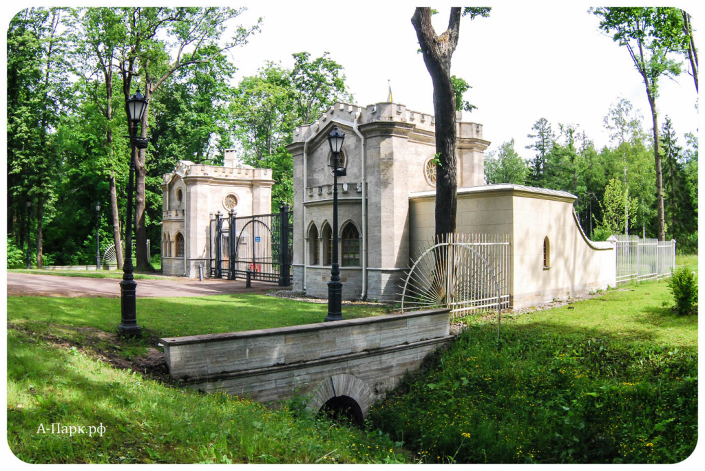 Krasnoselskie_vorota_Aleksandrovskiy_park.jpg