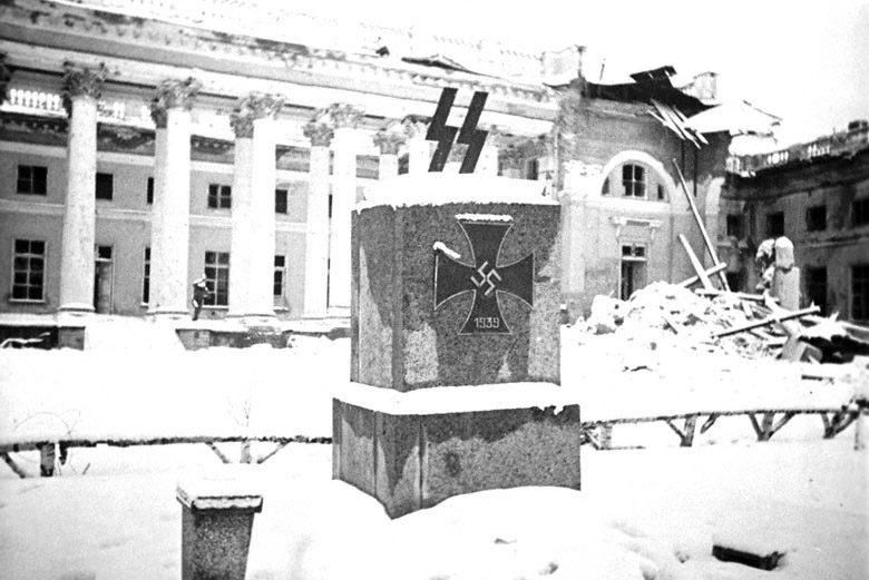 Февраль 1944 года. Александровский дворец.jpg