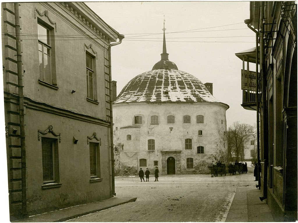 Вид на круглую башню. 1920г.