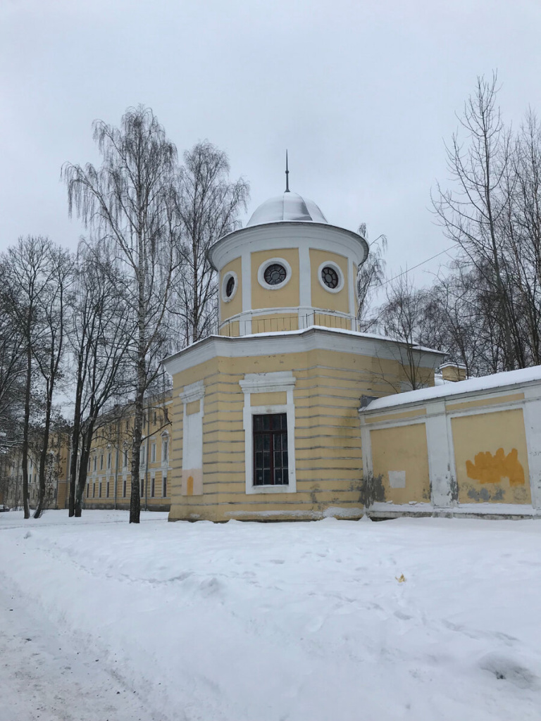 Покровский городок был построен на территории Софии в стиле древней крепости с шестью шатровыми башнями и высокой стеной для размещения 3-го стрелкового полка. В настоящее время большая часть зданий Покровского городка принадлежит Военно-космической академии им. А. Ф. Можайского. А часть зданий казарм являются жилыми домами.